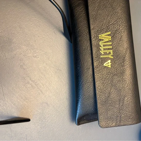 Valley Eyewear Black Geometric Frame Sunglasses - Picture 5 of 5